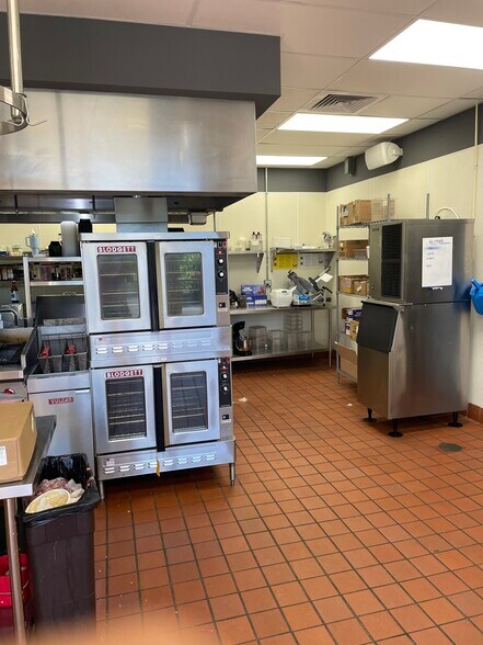 More Photos Of 72 NW 79th St, Miami Restaurant For Sale