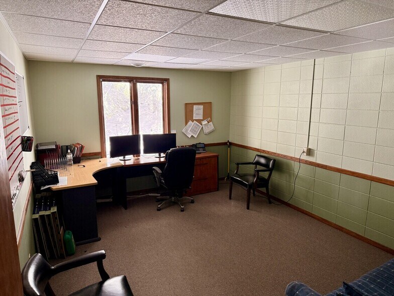 More Photos Of 5696 Highway 8, Rhinelander Flex For Sale