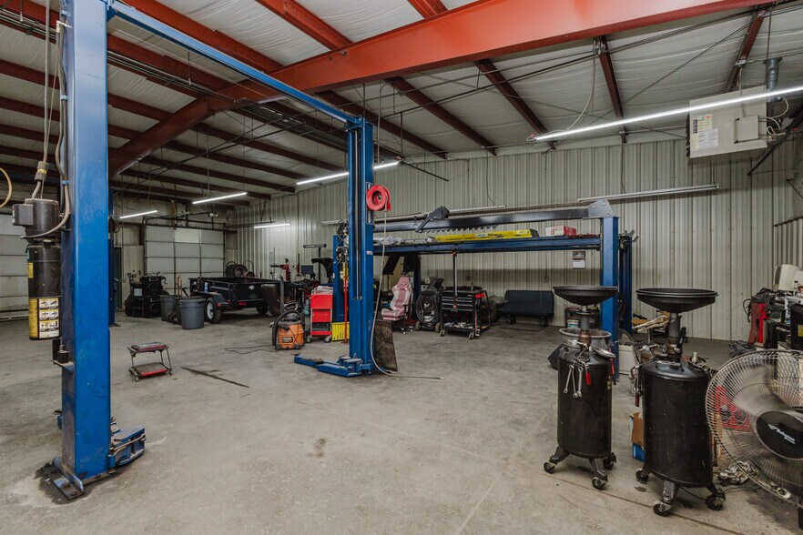 More Photos Of 2555 N Market St, Wichita Auto Repair For Sale