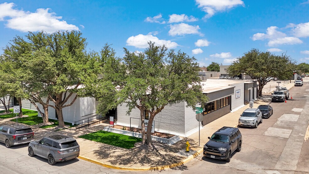 Primary Photo Of 602 N Baird St, Midland Office For Lease