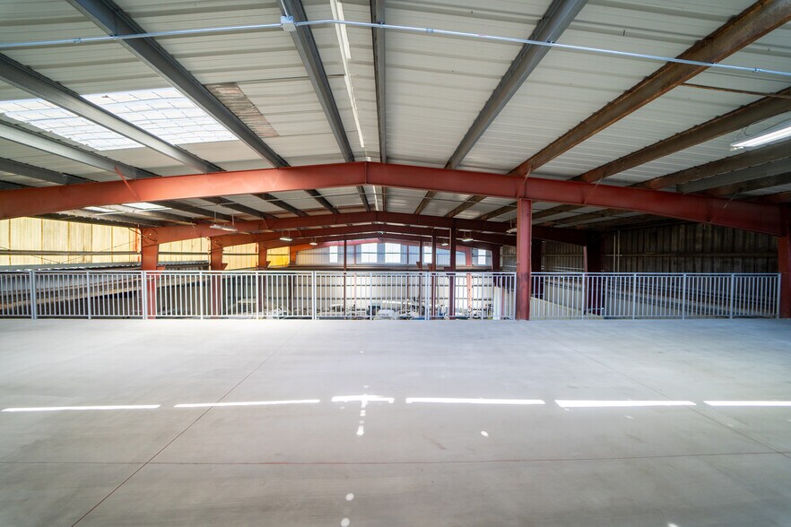 More Photos Of 2751 Lynwood Rd, Lynwood Industrial For Sale
