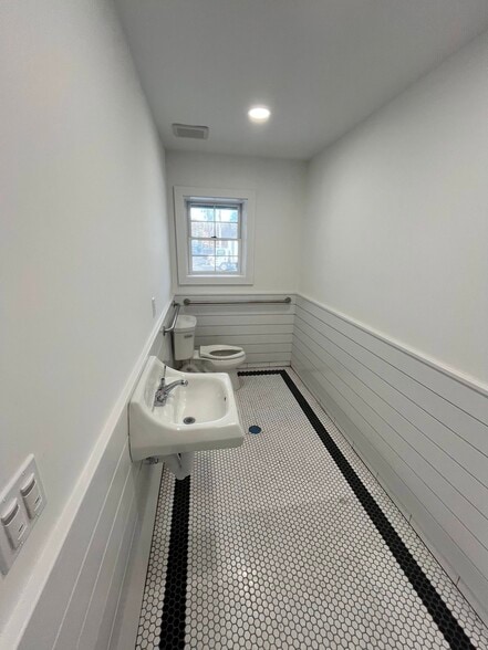 More Photos Of 192 Ny-17, Tuxedo Park General Retail For Sale