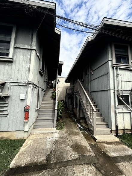 More Photos Of 946 Winant St, Honolulu Apartments For Sale