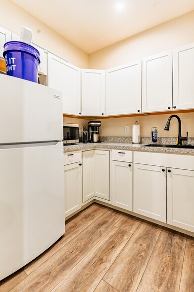 More Photos Of 430 Commerce Ln, West Berlin Showroom For Sale