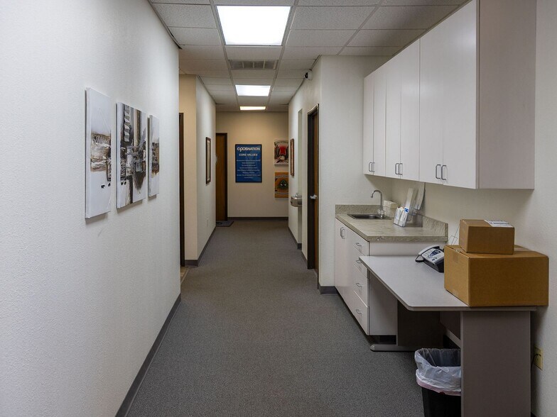More Photos Of 7250 W Vickery Blvd, Fort Worth Office For Sale