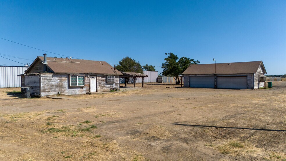 More Photos Of 1250 E Childs Ave, Merced Auto Salvage Facility For Sale
