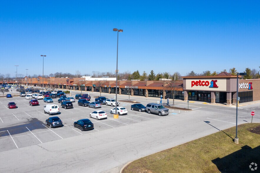 More Photos Of 12501-12695 Shelbyville Rd, Louisville General Retail For Lease