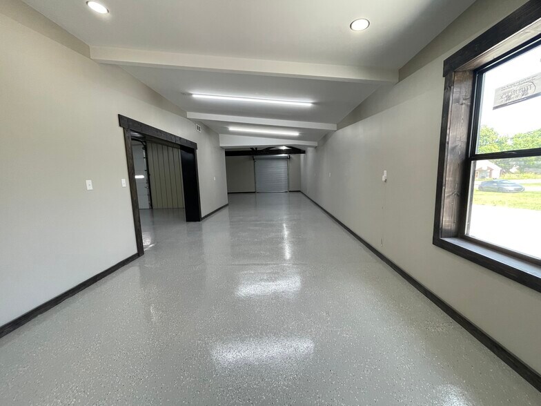 More Photos Of 341 Darnell Mealer Rd, Lewisburg Showroom For Lease