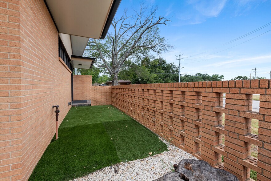 More Photos Of 601 Mary Lake Dr, Bryan Office Residential For Sale