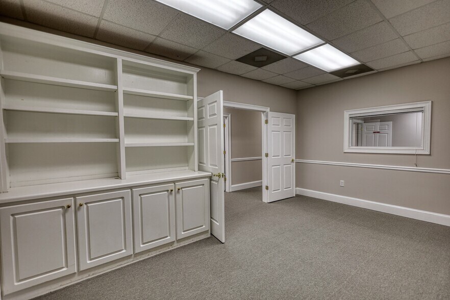 More Photos Of 1229 Royal Dr, Conyers Office For Sale
