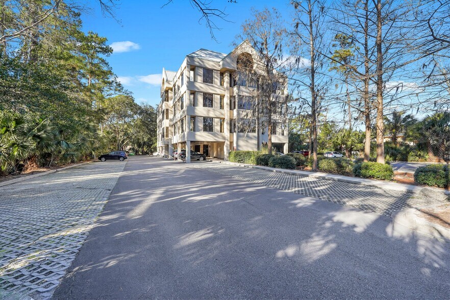 More Photos Of 52 New Orleans Rd, Hilton Head Island Office For Sale