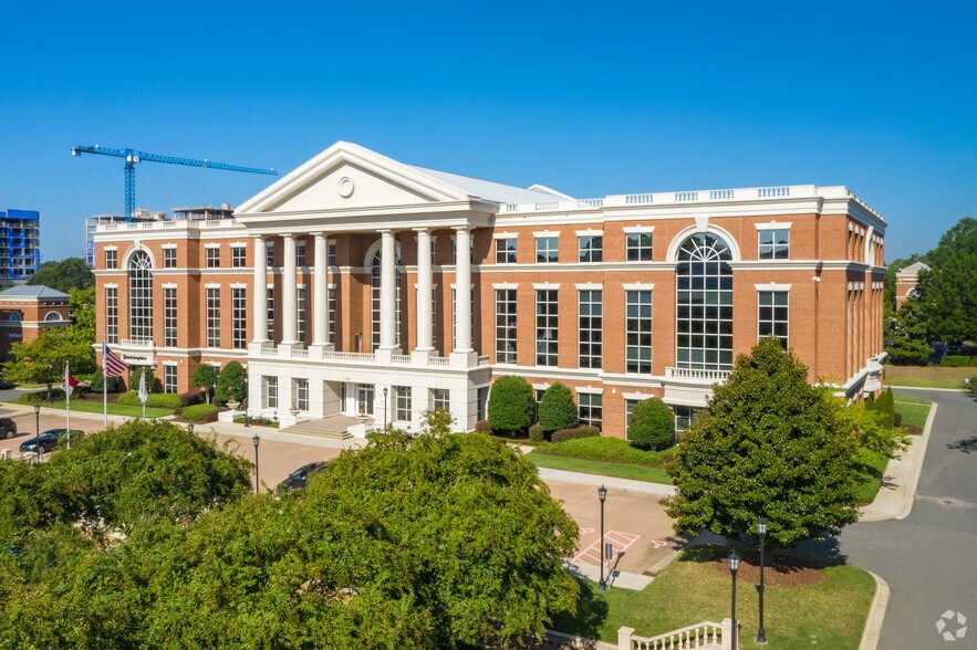 More Photos Of 6805 Carnegie Blvd, Charlotte Office For Lease