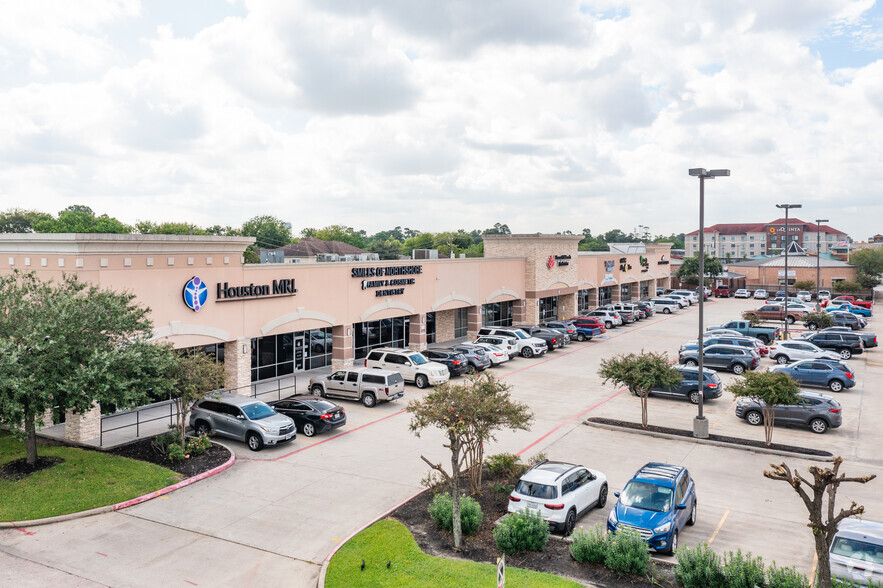 Primary Photo Of 5614-5650 E Sam Houston Pky N, Houston Medical For Lease