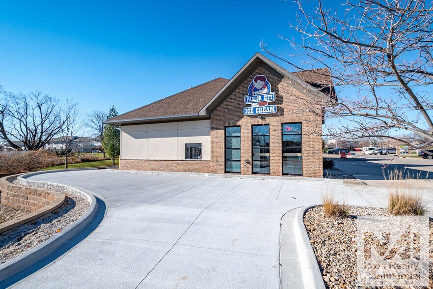 More Photos Of 955 29th Ave, Marion General Retail For Lease