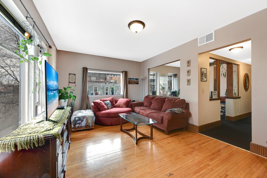 More Photos Of 2828 S Lyndale Ave, Minneapolis Restaurant For Sale