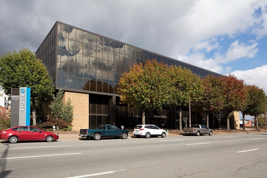 More Photos Of 1000 Fifth Ave, Huntington Medical For Lease