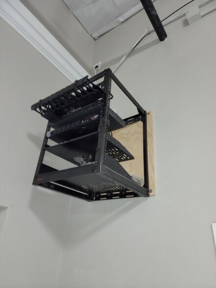 More Photos Of 1459-1523 W Gurley St, Prescott Unknown For Lease