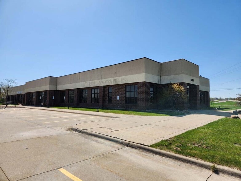 More Photos Of 5005 Bowling St SW, Cedar Rapids Loft Creative Space For Sale