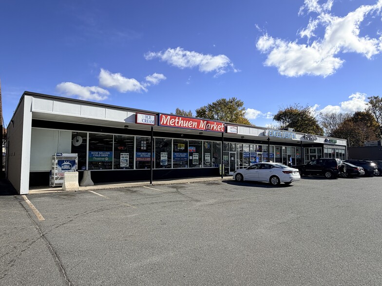 More Photos Of 49 Jackson St, Methuen Freestanding For Lease
