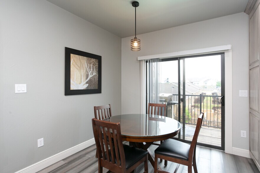 More Photos Of 301 W State Highway 72, Kenedy Hotel For Sale