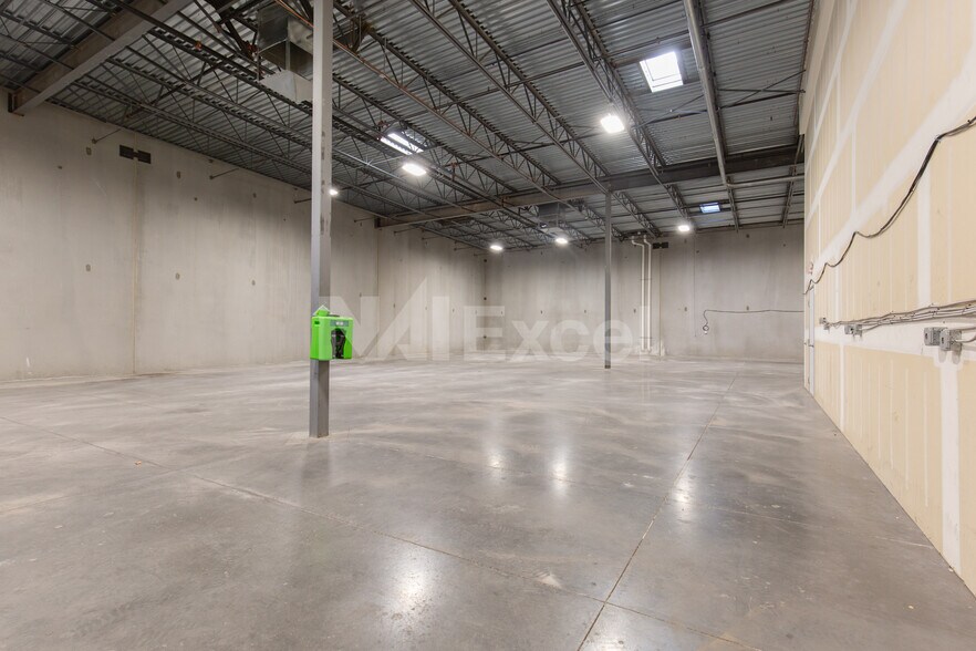 More Photos Of 6676 Escondido St, Las Vegas Distribution For Sale
