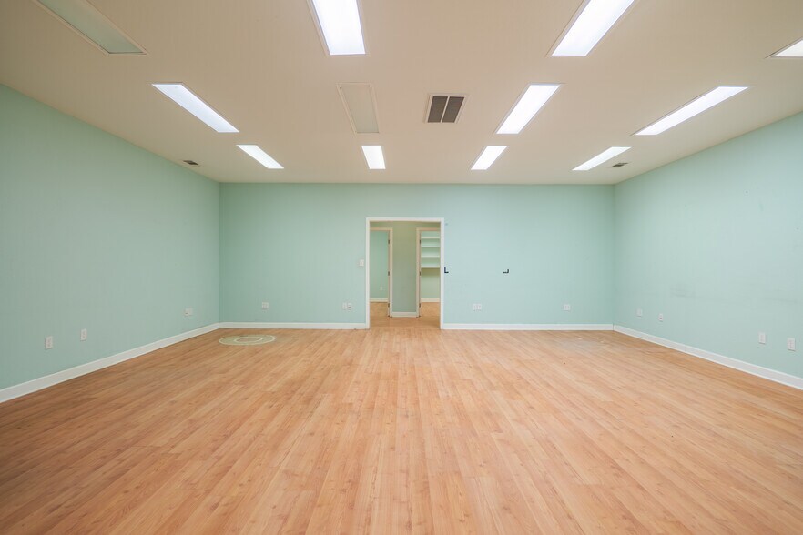 More Photos Of 450 W Highway 64, Lakeland Warehouse For Lease