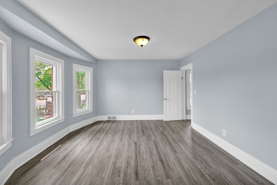 More Photos Of 29016 Ford Rd, Garden City Office For Sale