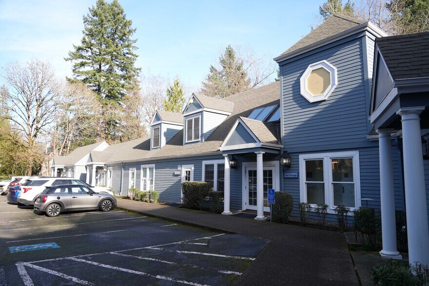 More Photos Of 15110 SW Boones Ferry Rd, Lake Oswego Office For Sale