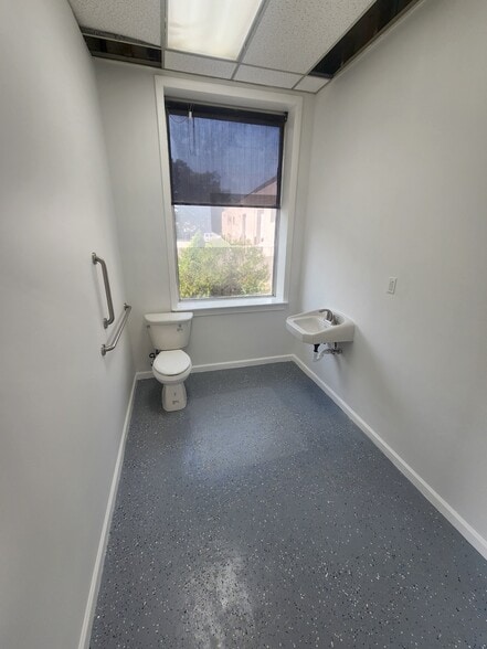 More Photos Of 925 Sherman Ave, Hamden Warehouse For Lease