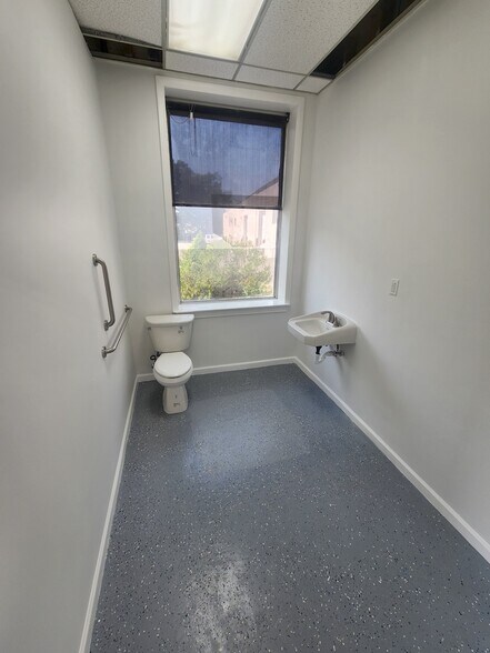 More Photos Of 925 Sherman Ave, Hamden Warehouse For Lease