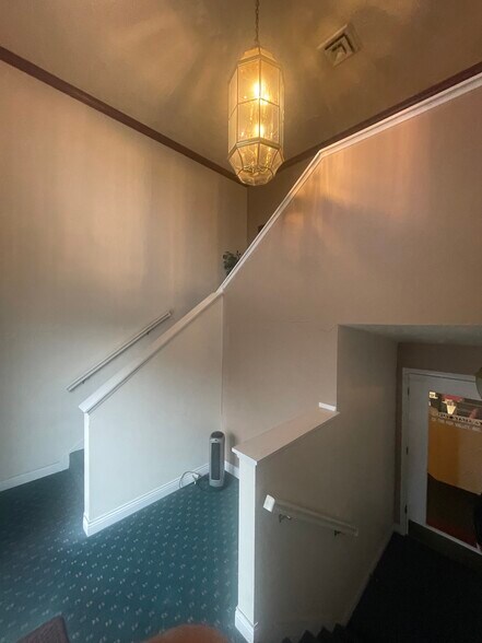 More Photos Of 630 S Green Bay Rd, Neenah Office For Lease