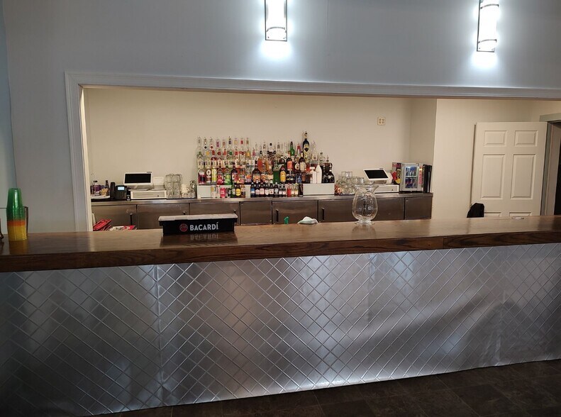 More Photos Of 1017 Riverside Dr, North Grosvenordale Bar For Sale