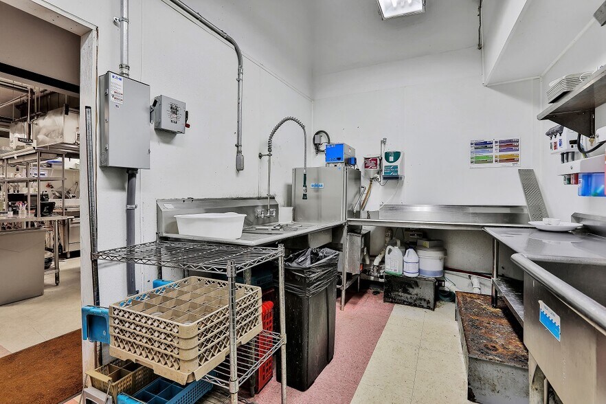More Photos Of 63 N Front St, Kingston Storefront For Sale