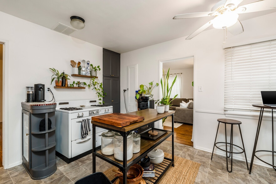 More Photos Of 445 N Spaulding Ave, Los Angeles Apartments For Sale