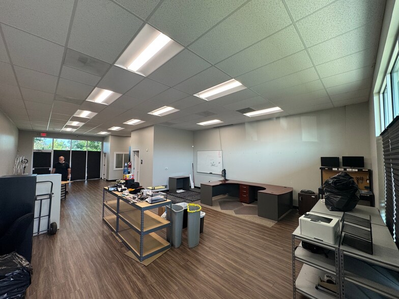 More Photos Of 10222 Pecan Park Blvd, Austin Storefront Retail Office For Lease