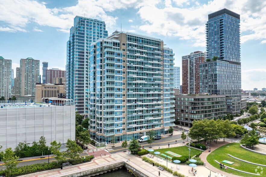 More Photos Of 45 Park Ln, Jersey City Apartments For Lease