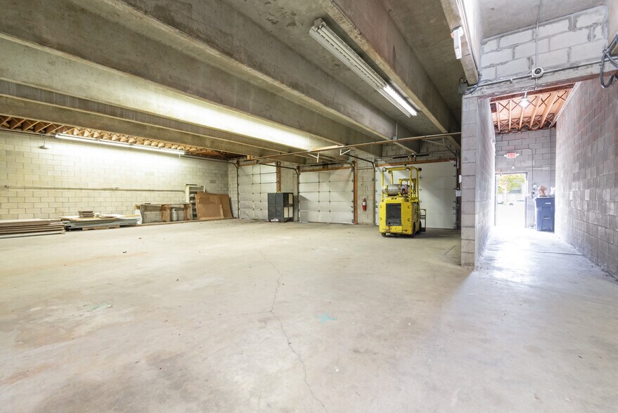 More Photos Of 200 N 13th St, Bay City Warehouse For Lease