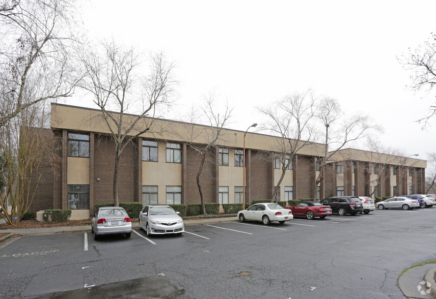 More Photos Of 10801 Johnston Rd, Charlotte Office For Lease