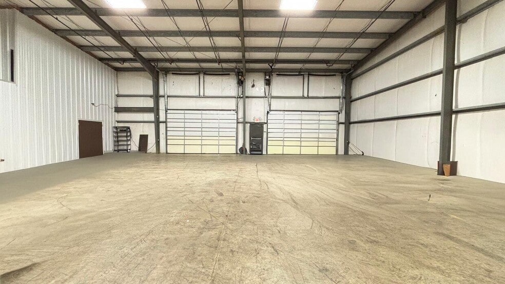 More Photos Of 475 Business Park Ln, Allentown Warehouse For Lease