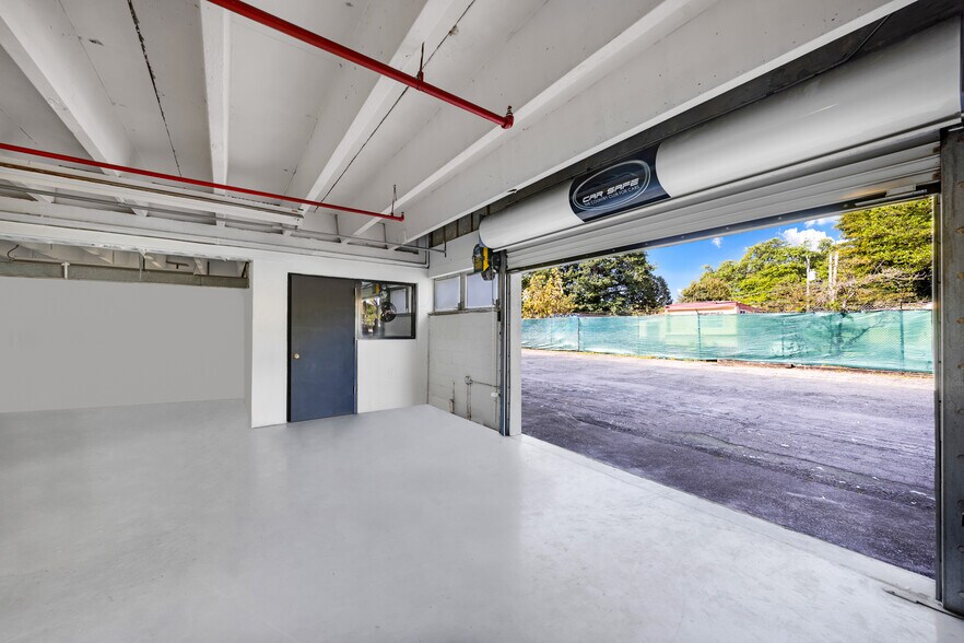 More Photos Of 3480 NW 41st St, Miami Warehouse For Sale