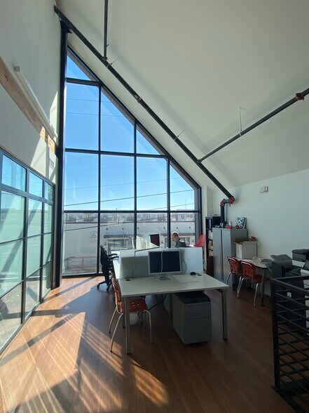 More Photos Of 400 Bryan Ave, Fort Worth Storefront Retail Office For Lease