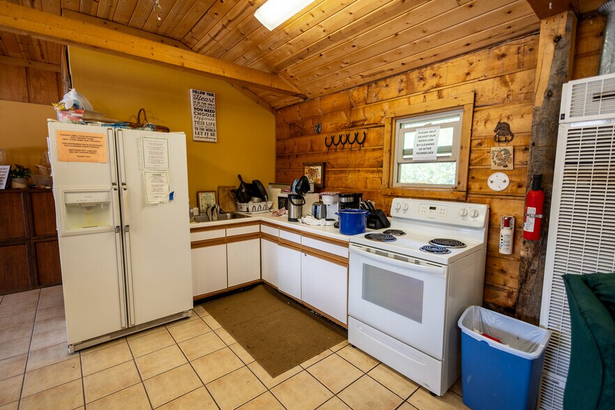 More Photos Of 27680 US Highway 160, South Fork Hotel For Sale