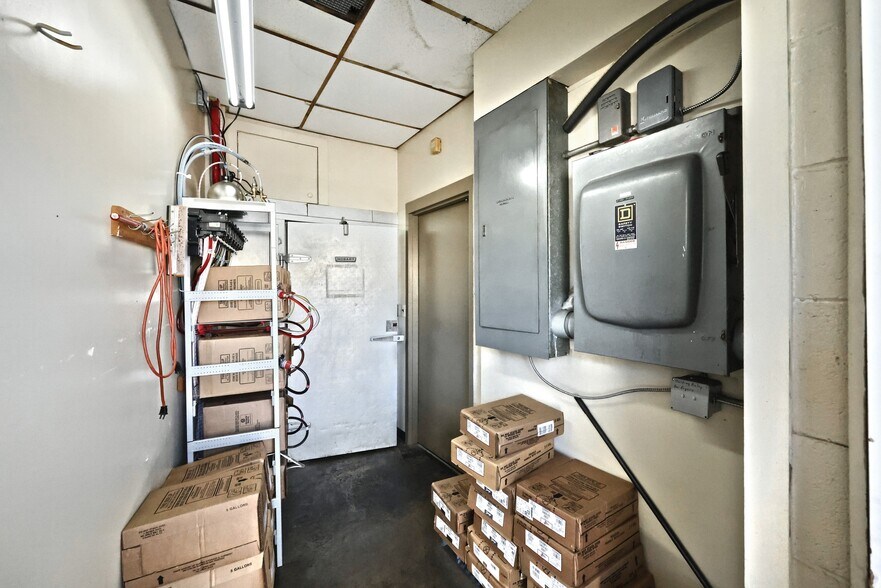 More Photos Of 1 Cherry St, Seven Valleys General Retail For Sale