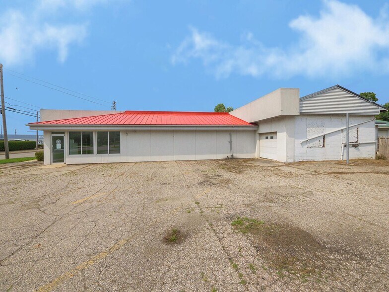 More Photos Of 600 N Clark St, Albion Auto Dealership For Sale