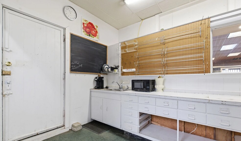 More Photos Of 47 Main St, Ashland Freestanding For Sale