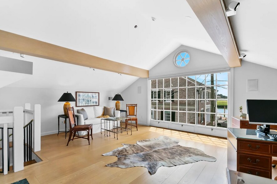 More Photos Of 656 Harbor Rd, Southport Office For Lease