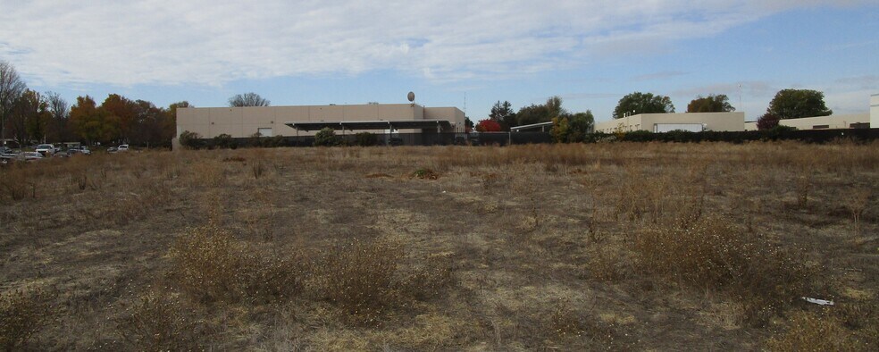 More Photos Of 2300 Bert Dr, Hollister Land For Lease