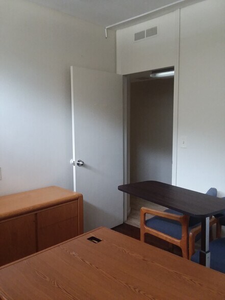 More Photos Of 327 Fullerton Ave, Newburgh Medical For Lease