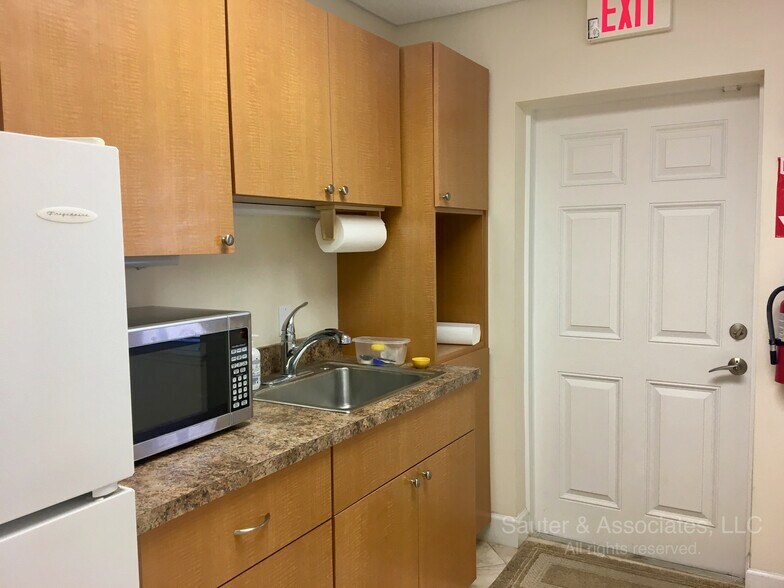 More Photos Of 7000 54th Ave N, Saint Petersburg Storefront Retail Office For Lease