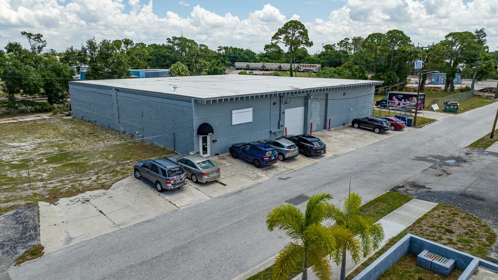 More Photos Of 2169 10th St, Sarasota Warehouse For Sale